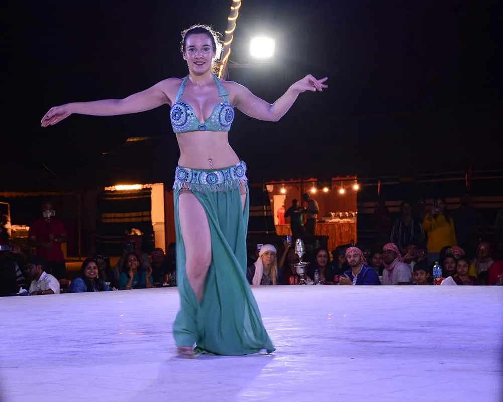 Belly-Dance-in-Desert-Safari